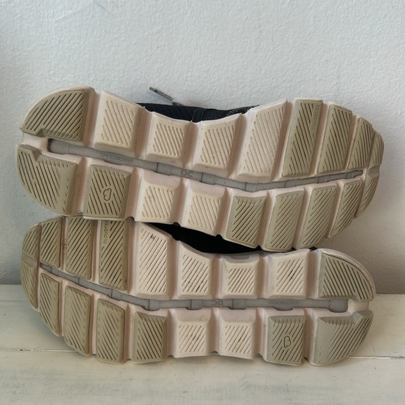 On Cloud Helion Black Women’s Running Shoe Size 7 - Picture 8 of 11